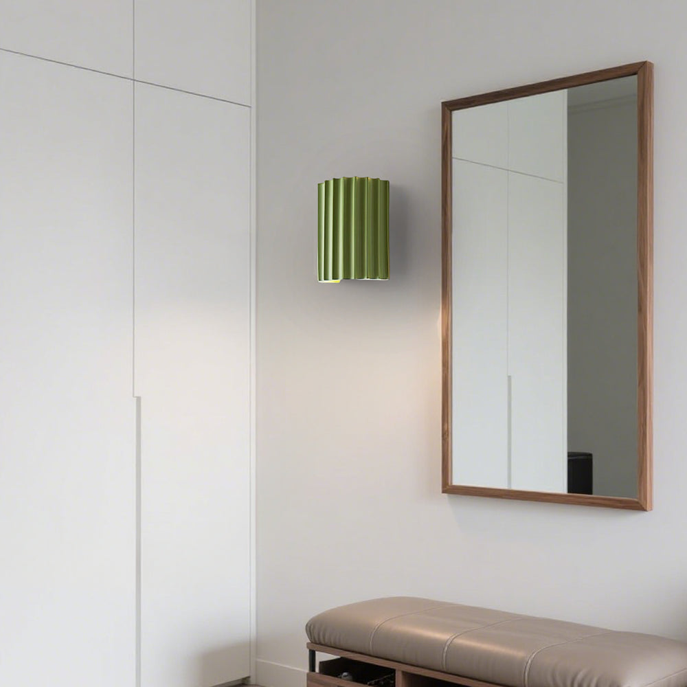 Moderne gecanneleerde wandlamp van hars