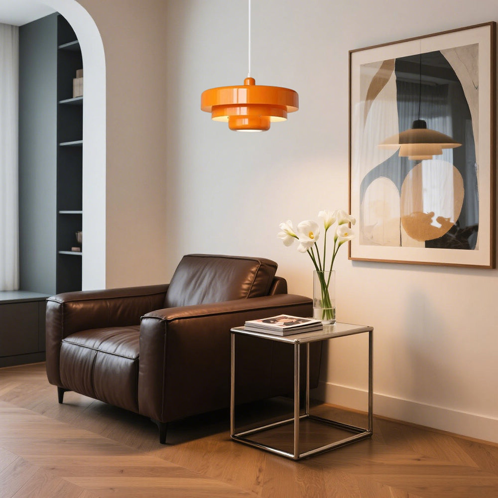 Pastelkleurige glazen hanglamp - moderne eetkamerinrichting